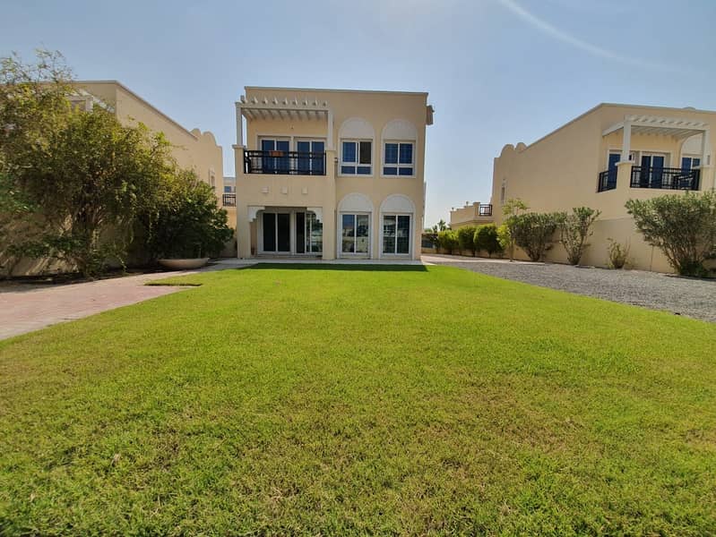 Full corner upgrade able Beautiful Huge 2 Bedroom Villa For sale corner unit. Full corner upgrade able Beautiful Huge 2 Bedroom Villa For sale corner unit.