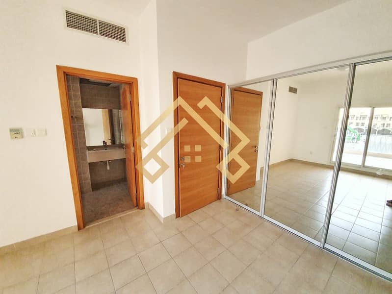 6 Best price - 4BR Maid/Pool Gym. .