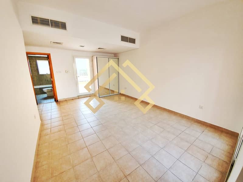 7 Best price - 4BR Maid/Pool Gym. .