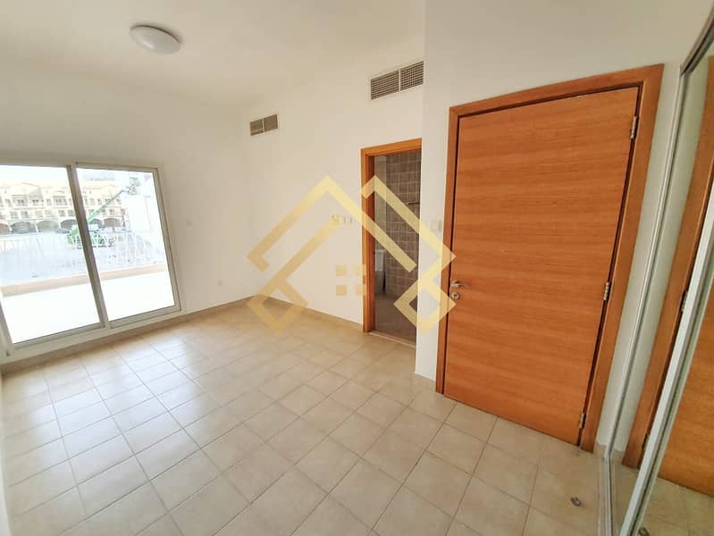 8 Best price - 4BR Maid/Pool Gym. .