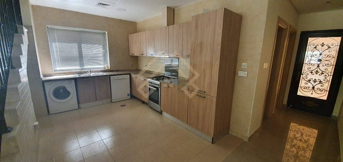 6 Townhouse For Rent.