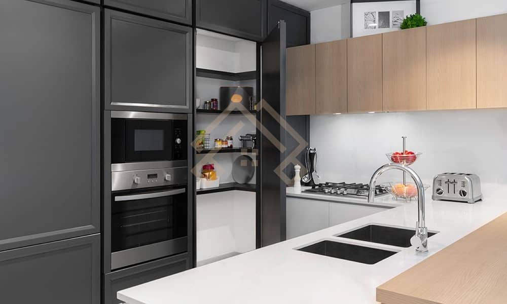 6 Luxurious 2 Bedroom Apt with Large Balcony. . !!