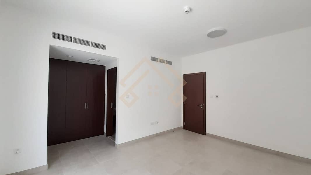 2 Magnificent High Quality 4 Bedroom Townhouse. .