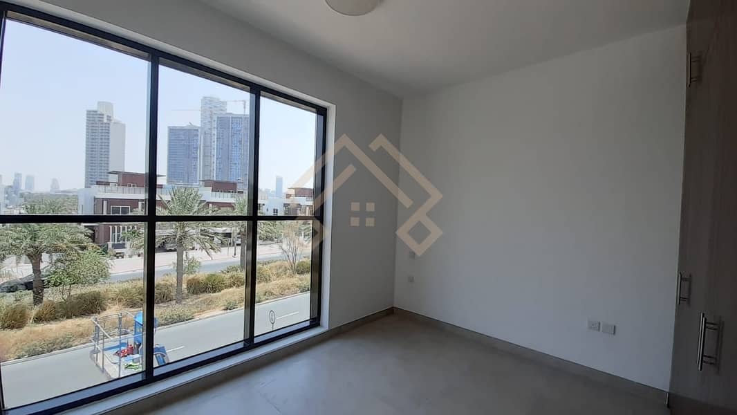 10 Magnificent High Quality 4 Bedroom Townhouse. .
