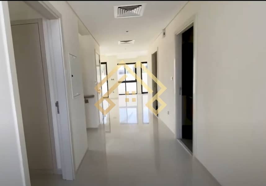 6 Family Living | Spacious 6 Bedrooms  Townhouse For Sale. .