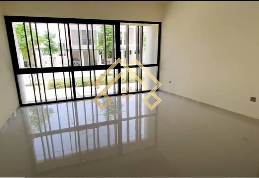 9 Family Living | Spacious 6 Bedrooms  Townhouse For Sale. .
