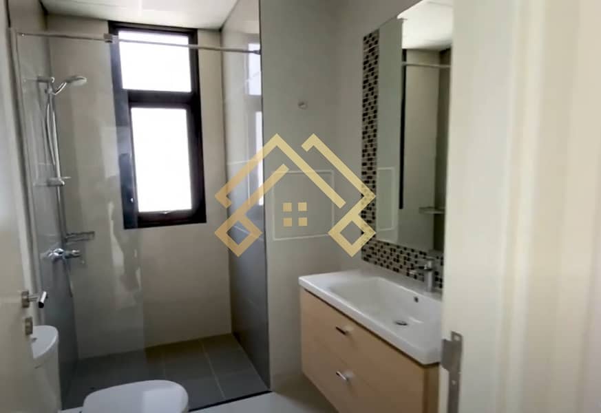 16 Family Living | Spacious 6 Bedrooms  Townhouse For Sale. .