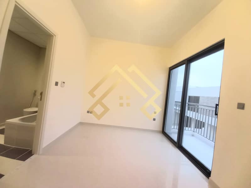 10 Single Row | 3bhk  | Front of Mall.