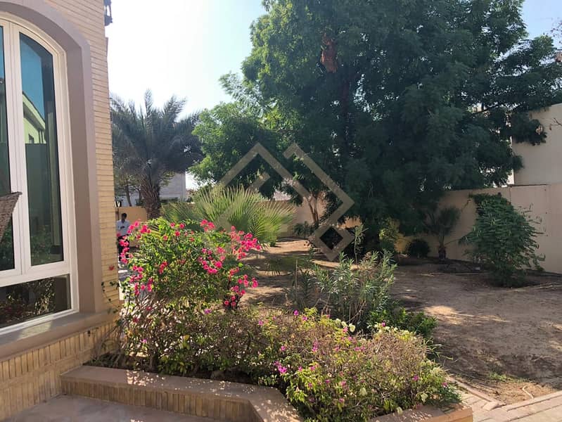 17 Exclusive  4 BR Maid Villa with Private  Swimming pool and Garden. .