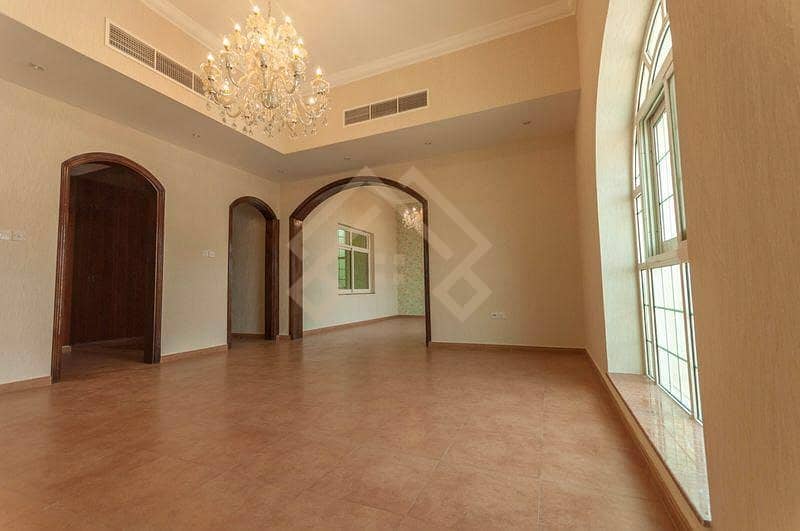 6 5 Bed Villa With Private Pool and Landscaped Garden.