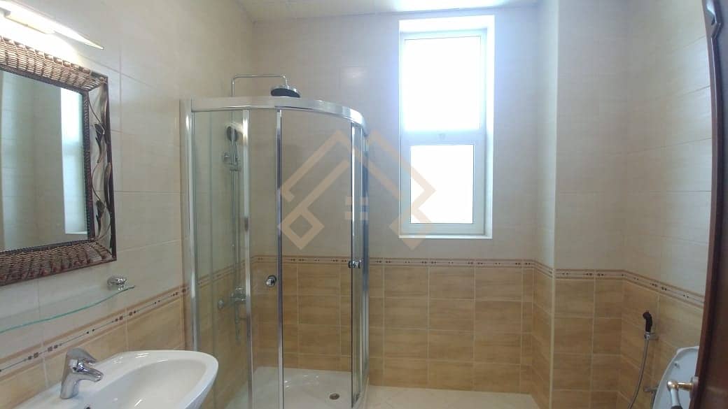 7 5 Bed Villa With Private Pool and Landscaped Garden.