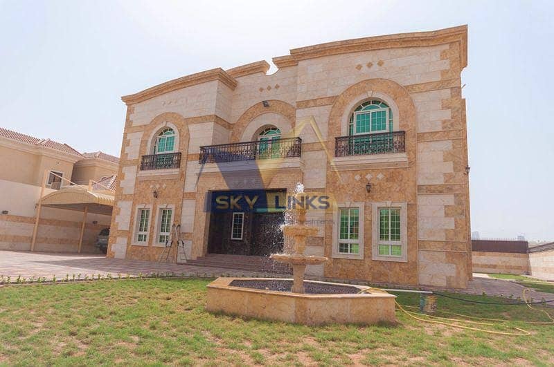 9 5 Bed Villa With Private Pool and Landscaped Garden