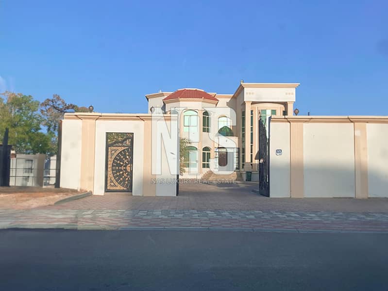 Spacious & Luxurious Villa with a Huge Plot Spacious & Luxurious Villa with a Huge Plot