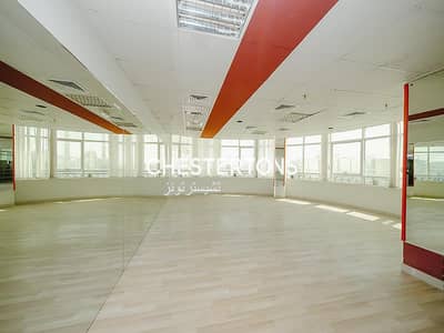 Office for Rent in Muwaileh Commercial, Sharjah - Fitted Full Floor, Semi-Furnished, Prime Location