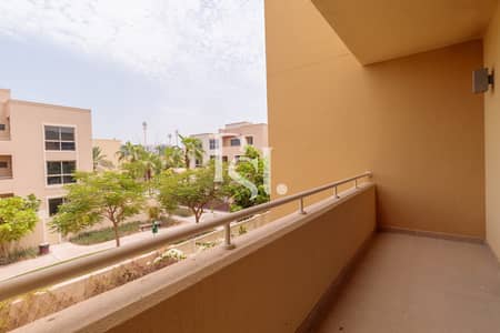 阿尔拉哈花园， 阿布扎比 5 卧室别墅待售 - hemaim-townhouse-al-raha-garden-abu-dhabi-balcony-views (3). JPG