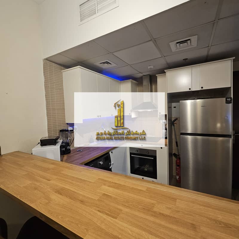 With hotel furniture and fantastic decorations, a onebedroom apartment