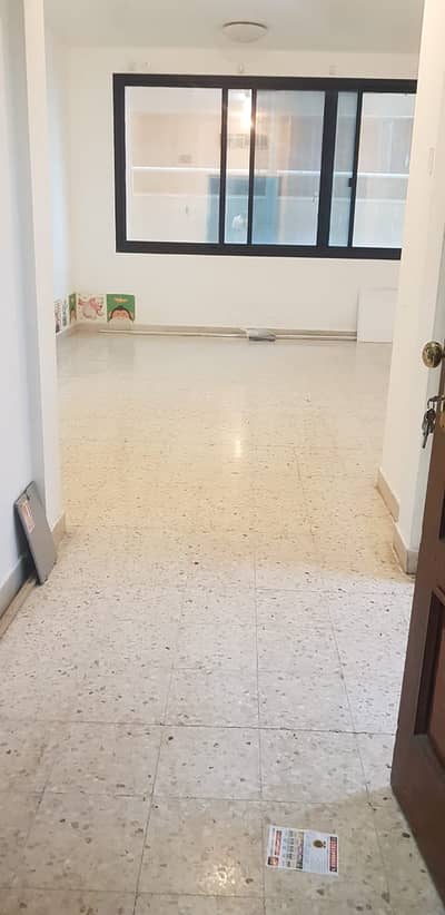 1 Bedroom Apartment for Rent in Hamdan Street, Abu Dhabi - 1000060087. jpg