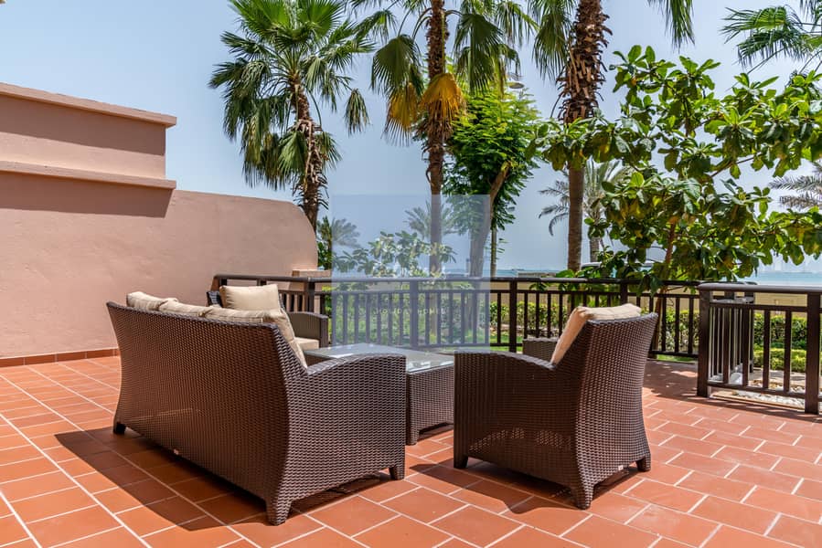 26 Anantara Palm G 02 Balcony-4. jpg