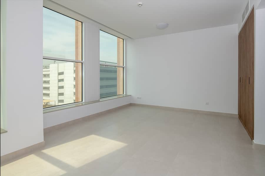 9 DXB8. jpg