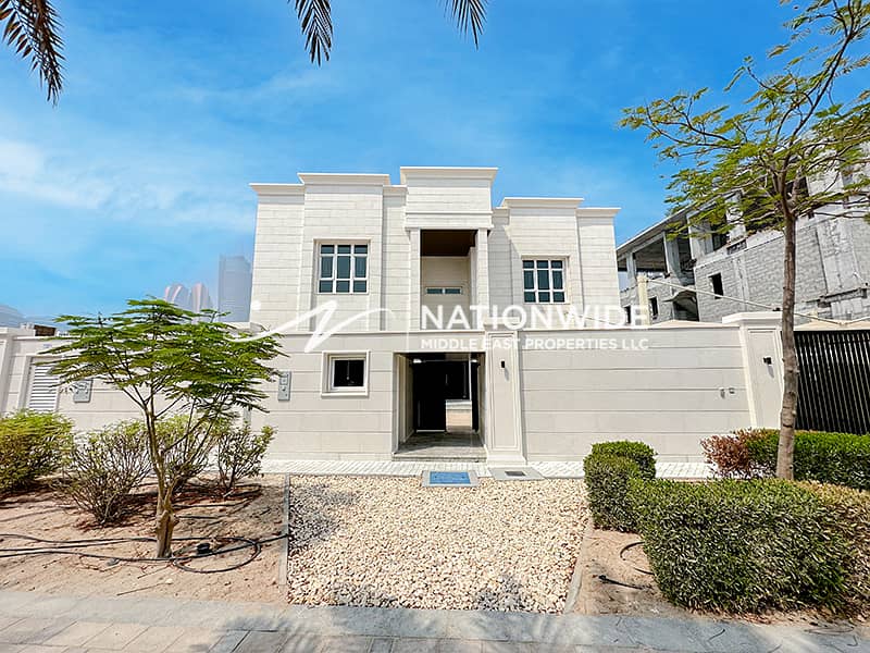 Vacant| Spacious Luxurious Villa| Prime Area