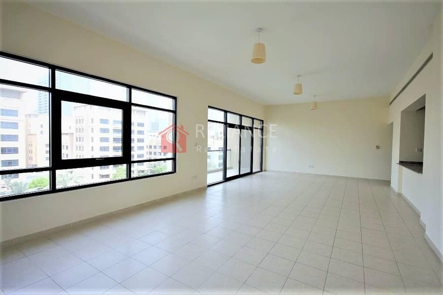 Large 3 Bedroom + Study - 2 Parking -Chiller Free