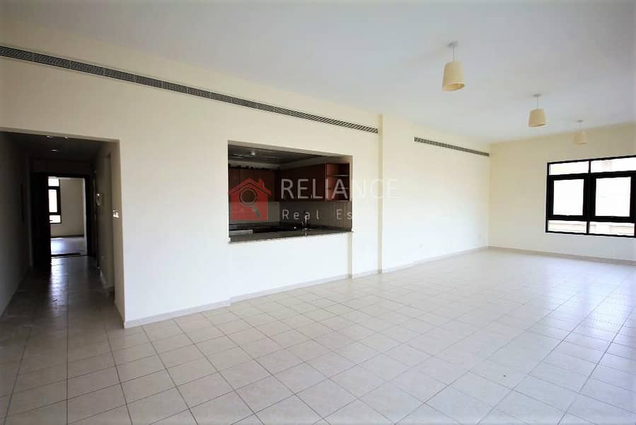 3 Large 3 Bedroom + Study - 2 Parking -Chiller Free