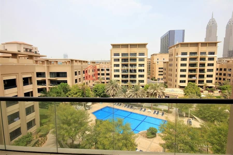 4 Large 3 Bedroom + Study - 2 Parking -Chiller Free