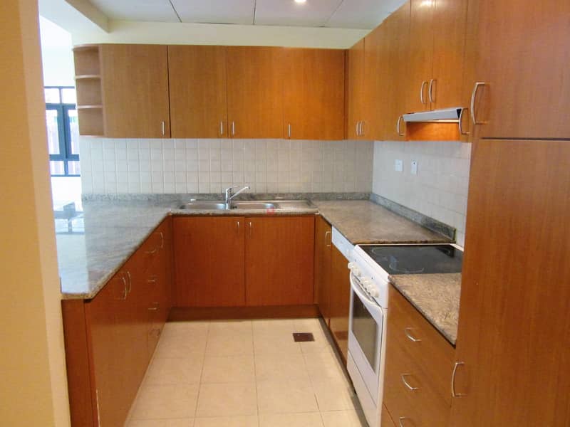 5 Large 3 Bedroom + Study - 2 Parking -Chiller Free