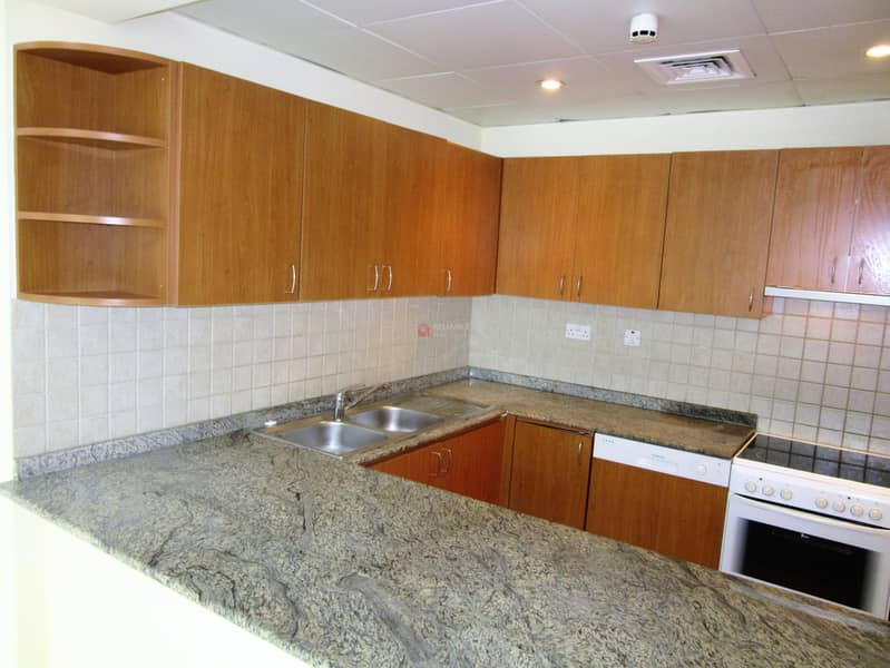 6 Large 3 Bedroom + Study - 2 Parking -Chiller Free