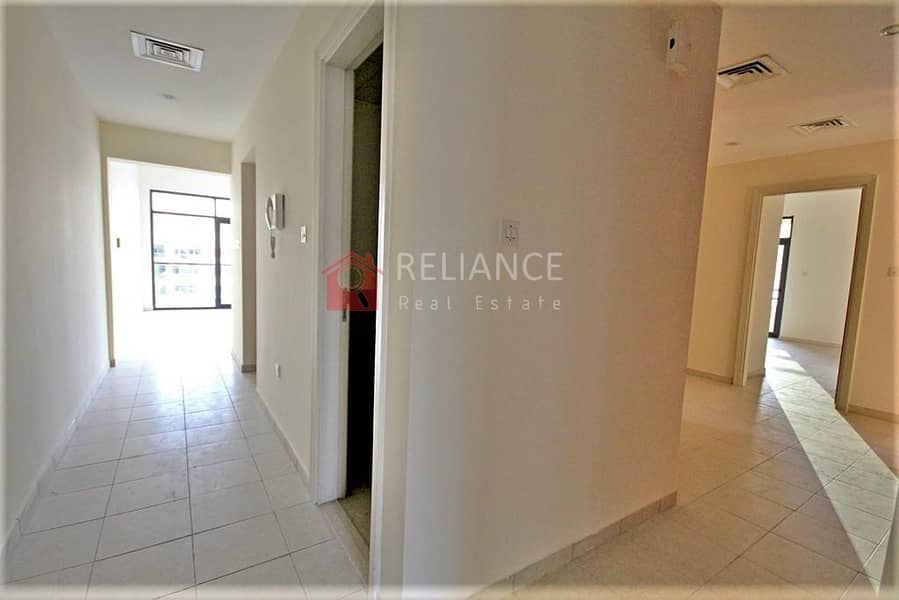 7 Large 3 Bedroom + Study - 2 Parking -Chiller Free