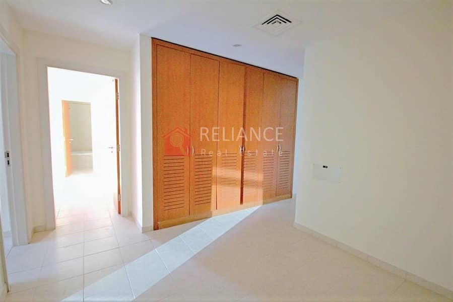 8 Large 3 Bedroom + Study - 2 Parking -Chiller Free