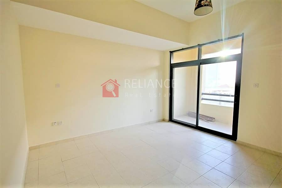 10 Large 3 Bedroom + Study - 2 Parking -Chiller Free