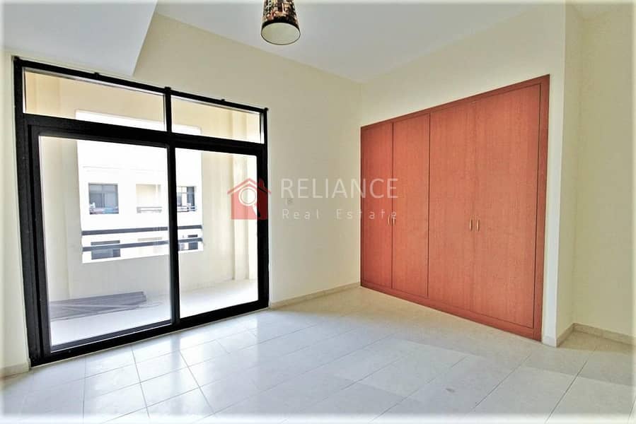 11 Large 3 Bedroom + Study - 2 Parking -Chiller Free