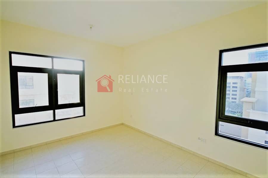 13 Large 3 Bedroom + Study - 2 Parking -Chiller Free