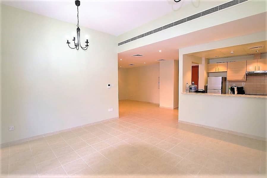 2 Private Garden | 3 Bedrooms + Laundry | 1 Parking.