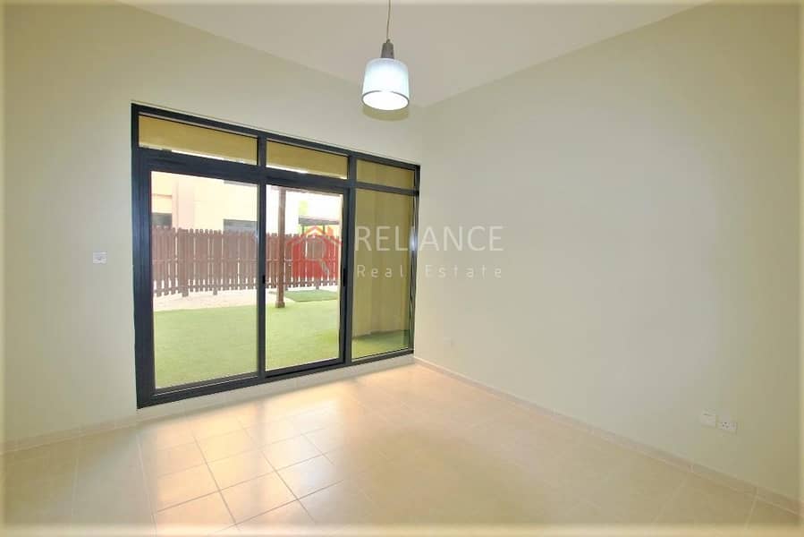 9 Private Garden | 3 Bedrooms + Laundry | 1 Parking.