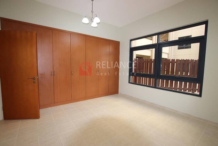 10 Private Garden | 3 Bedrooms + Laundry | 1 Parking.