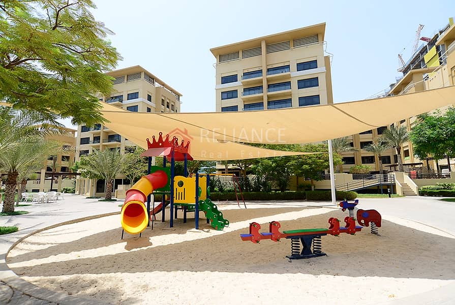 17 Private Garden | 3 Bedrooms + Laundry | 1 Parking.