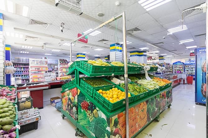 6 Main Road Profitable Supermarket for Investment