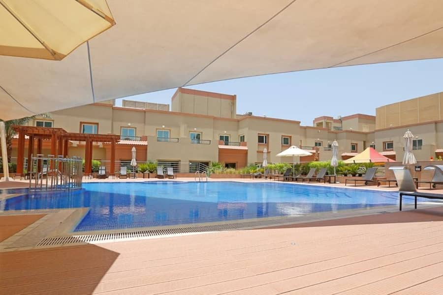 8 Good Sized 2Bedroom | With Balcony | Equipped Kitchen