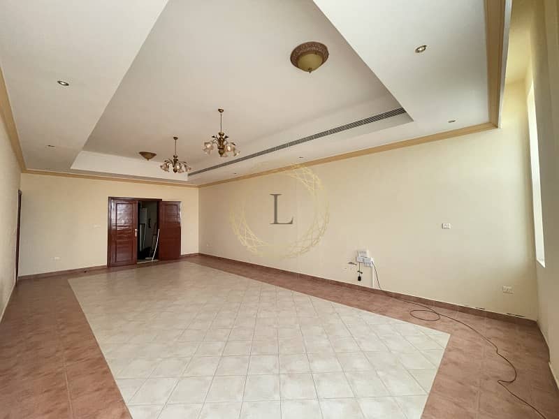 Bright | Prime Location | Covered parking Bright | Prime Location | Covered parking