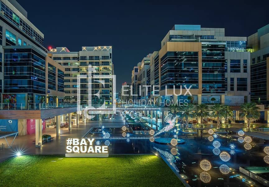 25 BaySquare Night-min. jpg