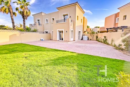 Well Maintained | Corner Unit | Large Plot