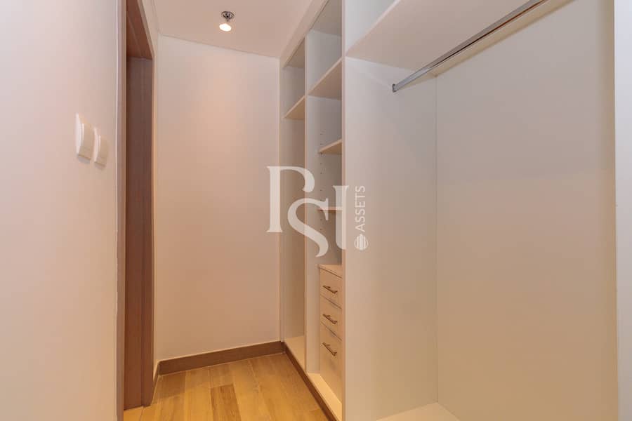 5 building-5-waters-edge-yas-island-abu-dhabi-closet. JPG