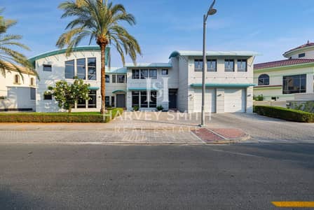 6 Bedroom Villa for Rent in Palm Jumeirah, Dubai - Skyline View | Private Beach | Fully Furnished