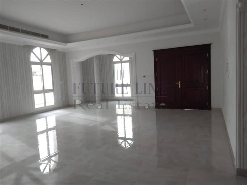 Beautiful 5 Bedrooms Villa plus Maid and Majilis for rent