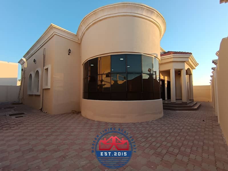 Prime Location Luxurious 3 Master Bedroom Hall Majlis Maidroom at Walking Distance to Madinat Al Riyadh
