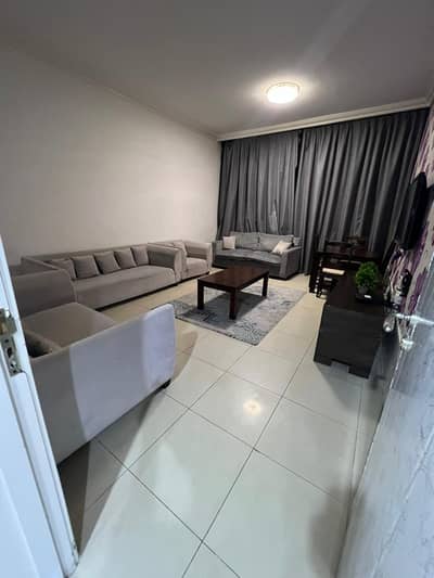 Apartment with one bedroom, a hall, two bathrooms, a balcony, very large spaces, furnished with very elegant furniture, excellent finishes, and an ope