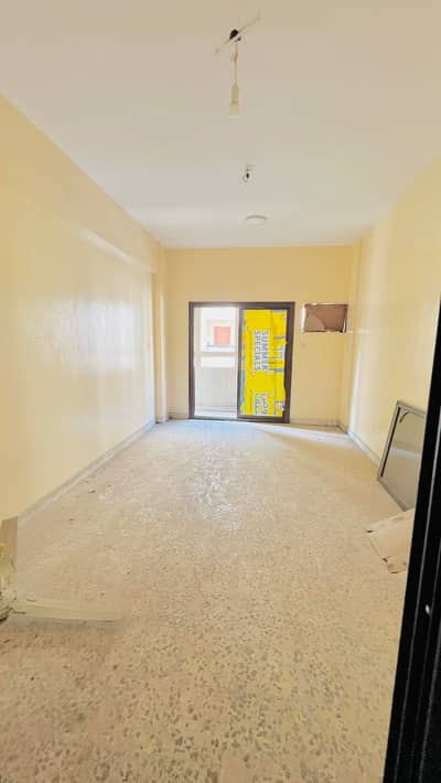BACHLOR ALLOWED NEAR TO BANYAS METRO WINDO AC 1BHK 45K IN 4 CHEQUES