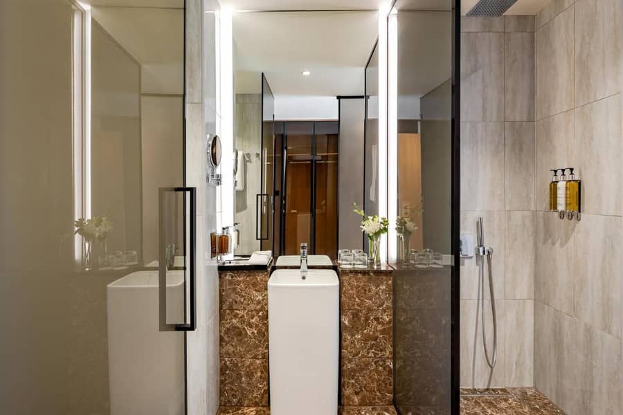 6 Bath. jpg